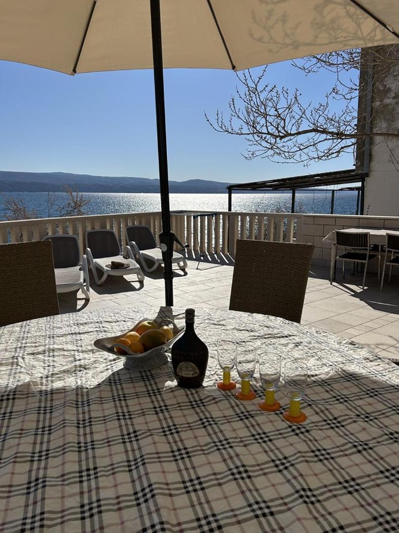 Azure Apartments By The Sea Near City Omis Exterior photo