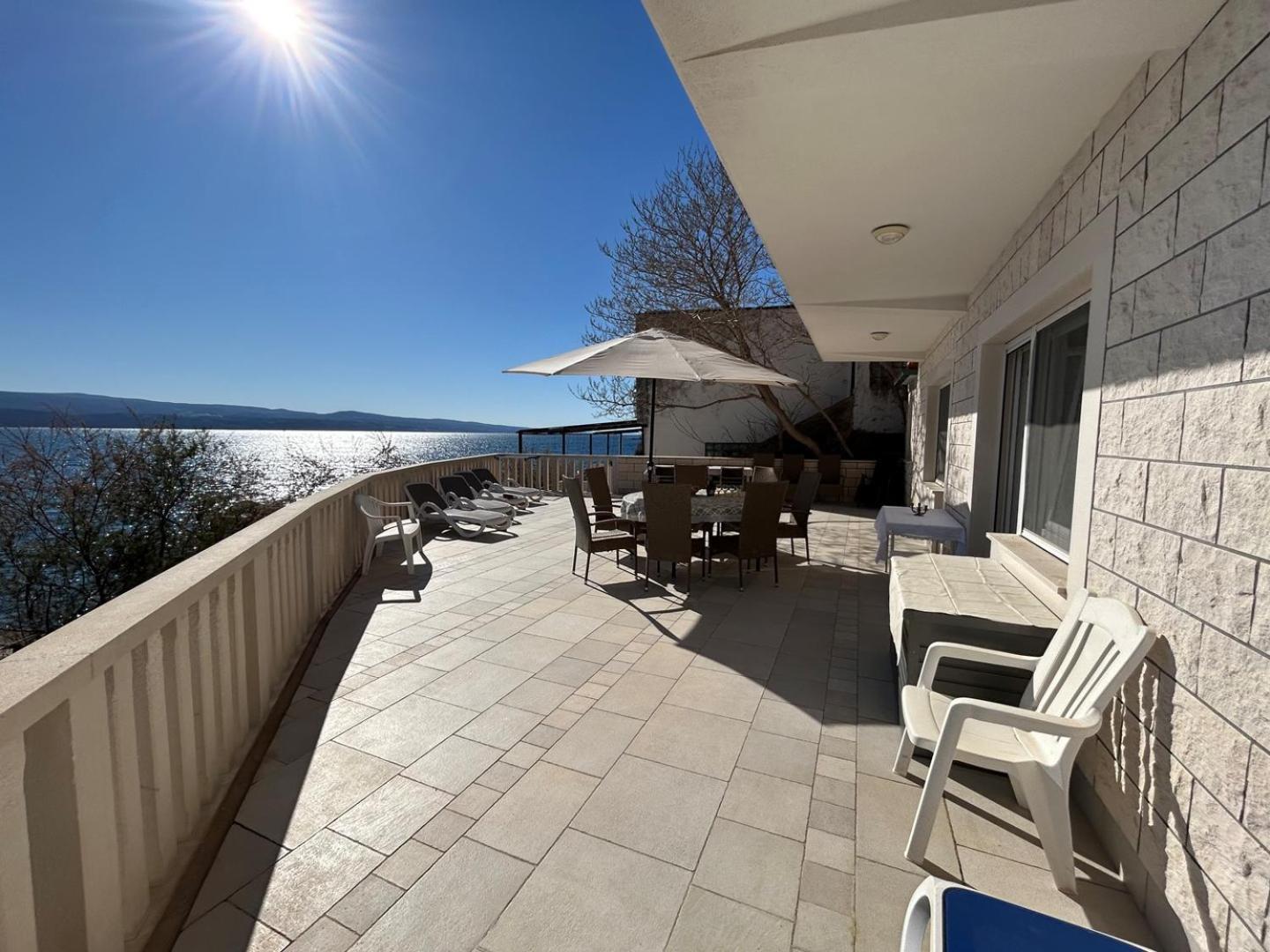 Azure Apartments By The Sea Near City Omis Exterior photo